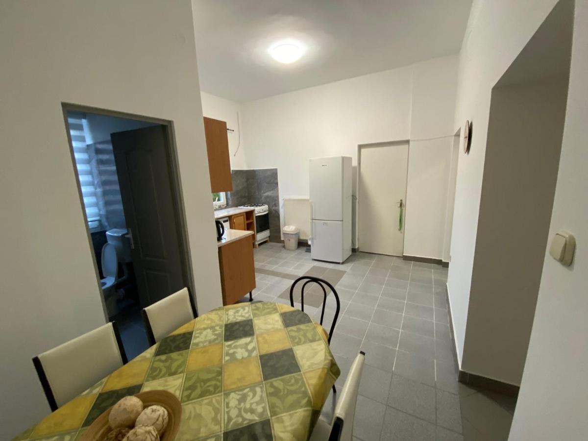 Tocc Apartman Gyal Luaran gambar