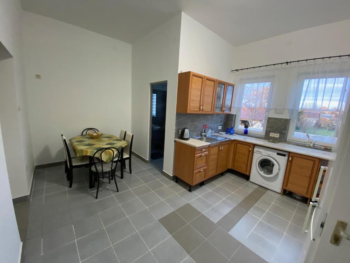 Tocc Apartman Gyal Luaran gambar