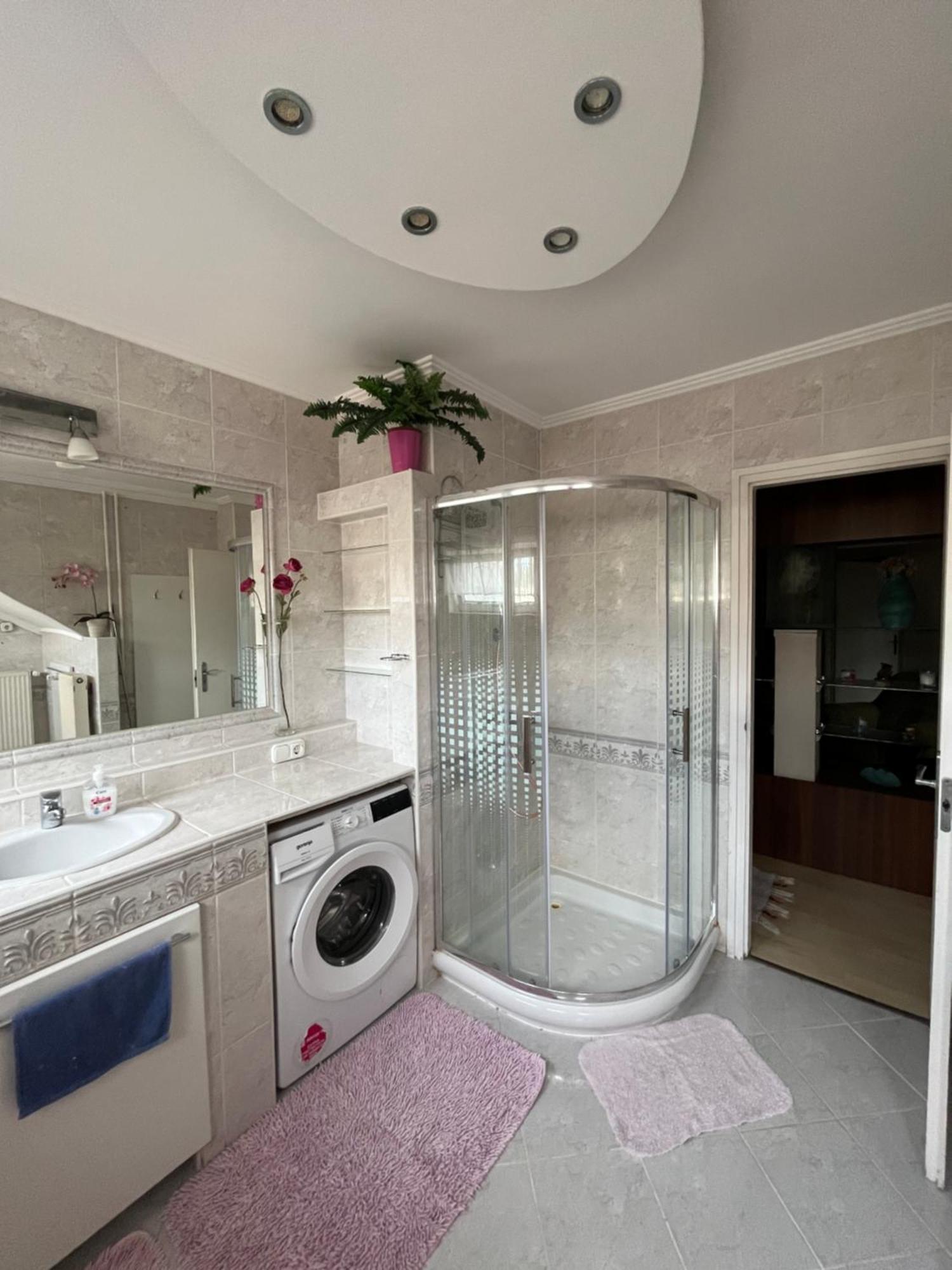 Tocc Apartman Gyal Luaran gambar