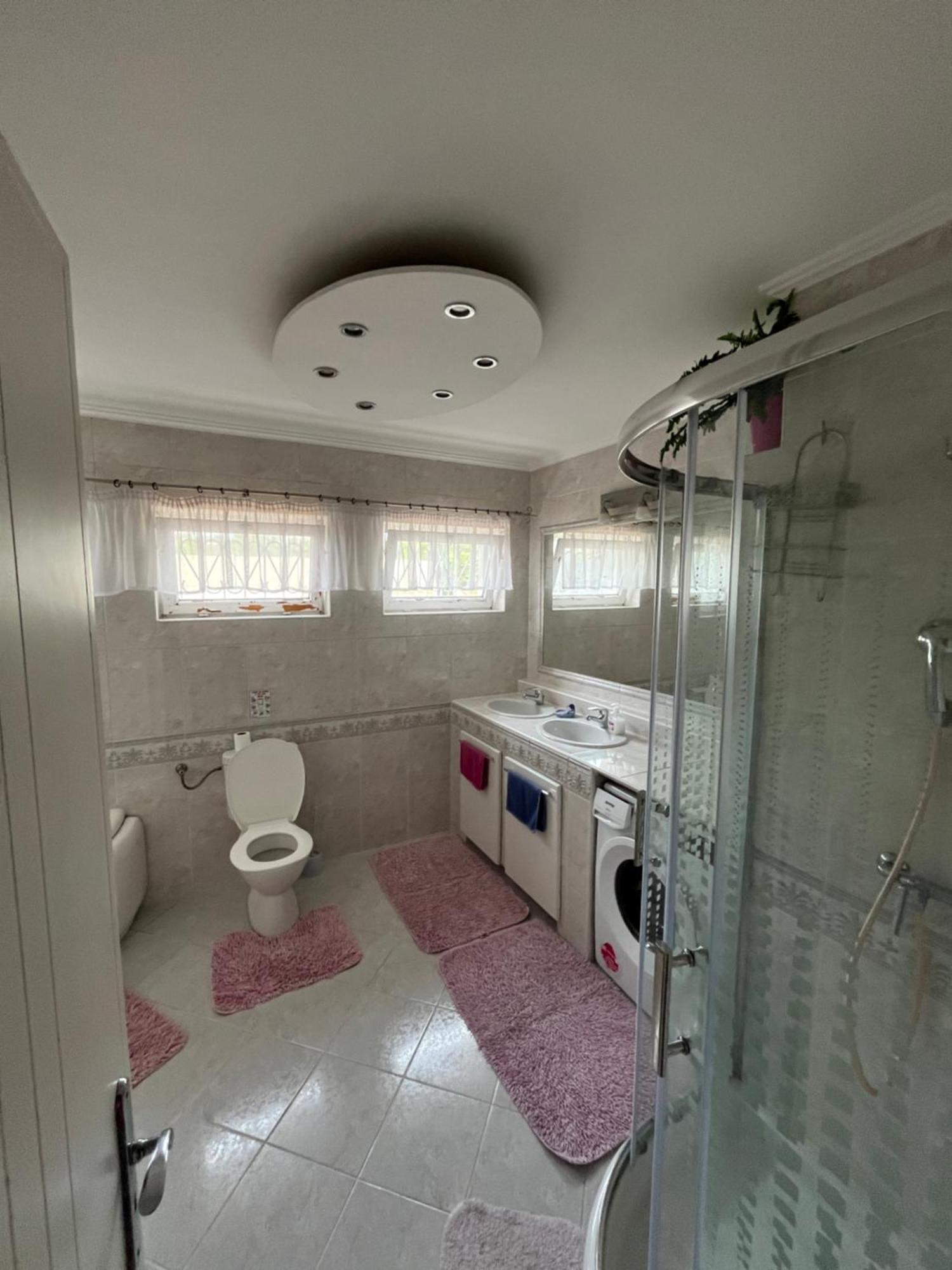 Tocc Apartman Gyal Luaran gambar