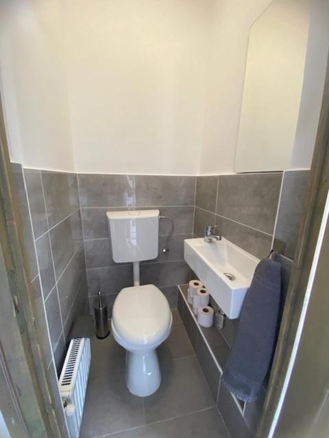 Tocc Apartman Gyal Luaran gambar